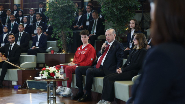 Cumhurbaşkanı Erdoğan, gençler ve milli sporcularla.