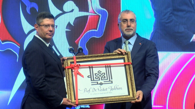 Çalışma ve Sosyal Güvenlik Bakanı Vedat Işıkhan, Türk Metal Sendikası tarafından Ankara'da düzenlenen 2'nci Genç İşçiler Kurultayı'nda konuştu.