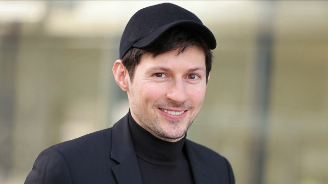 Pavel Durov, PDG et cofondateur de la messagerie Telegram, arrive au palais de justice de Paris pour une audience, à Paris le 6 décembre 2024. Le fondateur de la messagerie Telegram, Pavel Durov, a accusé le 18 mai 2025 - sans la nommer - la France d'avoir tenté d'interférer dans l'élection présidentielle roumaine en demandant la suppression de certains messages "conservateurs", ce que le gouvernement français a fermement démenti.
