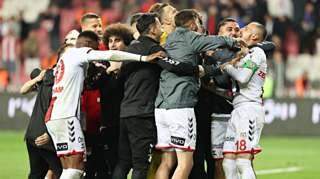 Trendyol Süper Lig'in 36. hafta mücadelesinde Reeder Samsunspor ile Net Global Sivasspor, Yeni 19 Mayıs Stadı'nda karşılaştı. Samsunsporlu futbolcular galibiyet sevinci yaşadı.