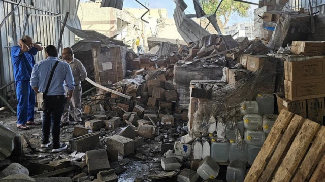 الاحتلال يستهدف مستودع مستلزمات طبية بمستشفى "ناصر" جنوب غزة