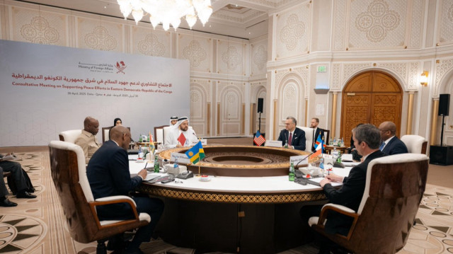 À Doha, le conseiller américain pour l'Afrique, Massad Boulos et des représentants de la RDC, du Rwanda, du Togo, de la France et du Qatar ont discuté de l’importance vitale de respecter les engagements de cessez-le-feu, de s’attaquer aux causes profondes du conflit et de répondre à la situation humanitaire urgente dans l’est de la RDC, le 1er mai 2025.