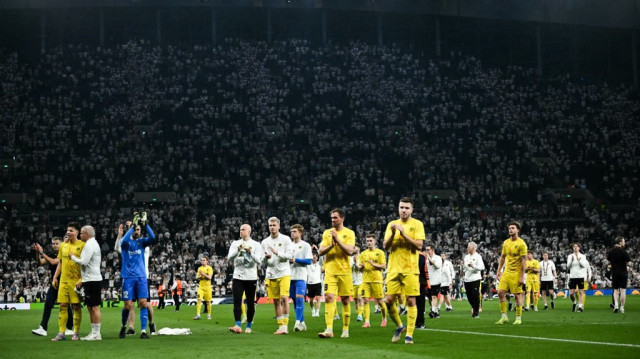 Les joueurs de Bodoe/Glimt à la fin du match aller des demi-finales de la Ligue Europa face à Tottenham Hotspur, au Tottenham Hotspur Stadium de Londres, le 1er mai 2025.