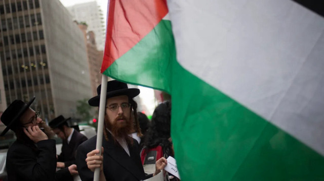 علم فلسطين بالقدس الغربية.. حكاية حي يهودي مناهض للصهيونية
