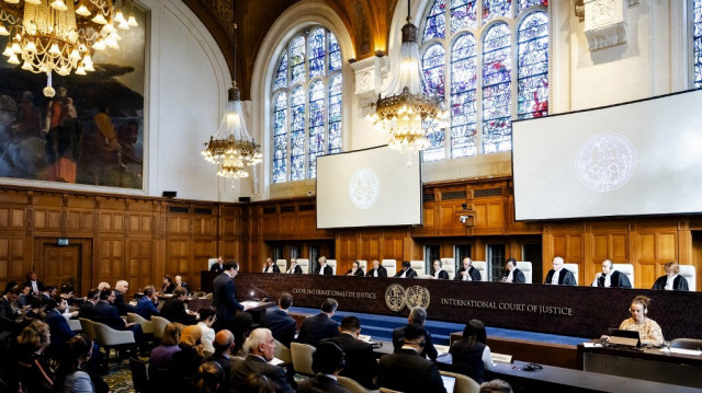 Vue générale montrant les membres de la Cour internationale de justice (CIJ) et les participants lors du troisième jour d’audiences, organisées sur une semaine, consacrées aux obligations d’Israël envers les agences de l’ONU qui acheminent l’aide aux Palestiniens de Gaza, à La Haye, le 30 avril 2025.