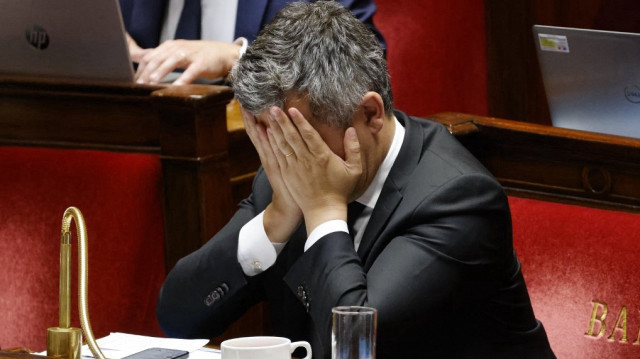 Le ministre français de la Justice, Gerald Darmanin, réagit lors d'un débat sur le trafic de stupéfiants à l'Assemblée nationale française, à Paris, le 29 avril 2025.