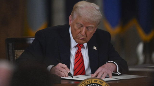 Trump, Filistin'e destek gösterilerinde öne çıkan Harvard Üniversitesinin vergi muafiyetinin kaldırılacağını bildirdi.
