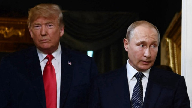 Russian President Vladimir Putin (R) and US President Donald Trump (L)