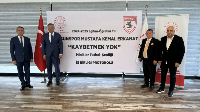 Törene Samsunspor Kulübü Başkan Vekili Veysel Bilen (Sağdan 2), İl Milli Eğitim Müdürü Murat Ağar (Soldan 2) katıldı.
