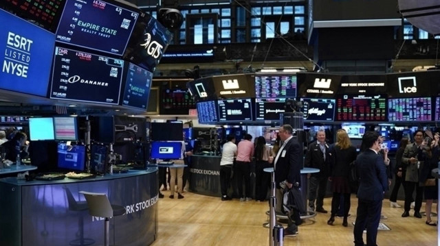 Analistler, Trump-Putin görüşmesinin yatırımcılar tarafından yakından takip edildiğini belirterek, küresel çapta çatışmaların azalmasının risk iştahını artıracağını ve savaştan arındırılan bölgelerin yeniden inşasının önemli ticari ve ekonomik fırsatlar ortaya koyabileceğini ifade etti.