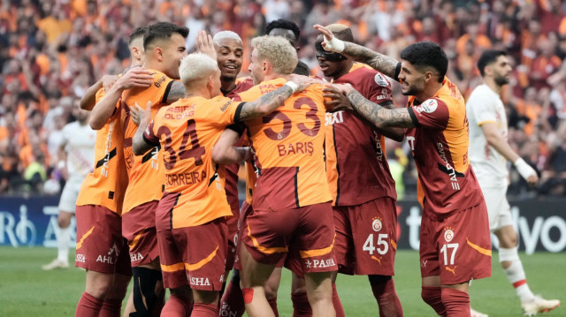 Galatasaray ligin bitimine iki hafta şampiyonluğunu ilan etti.