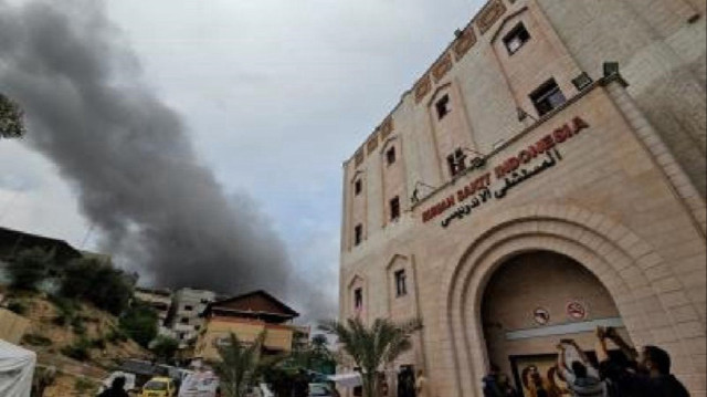 الاحتلال الإسرائيلي يقصف مولدات الكهرباء بالمستشفى الإندونيسي شمالي غزة