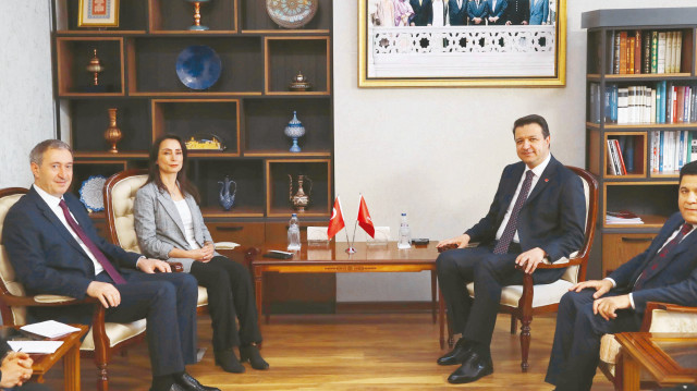 Görüşmelere, DEM Parti Grup Başkanvekilleri Gülistan Kılıç Koçyiğit ile Sezai Temelli de katıldı.