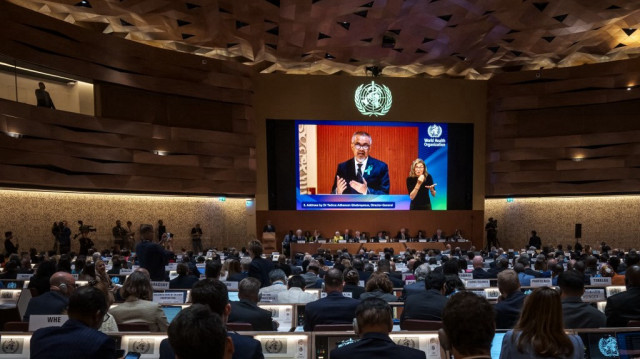 Le directeur général de l'Organisation mondiale de la santé (OMS), Tedros Adhanom Ghebreyesus, présente son rapport aux délégués lors de l'Assemblée mondiale de la santé à Genève, le 19 mai 2025.