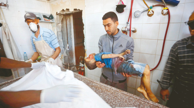 Katil İsrail'in 7 Ekim 2023'ten bu yana soykırıma devam ettiği Gazze Şeridi'nin Han Yunus bölgesinde, saldırı tehdidi sebebiyle Filistinlilerin göç etmek zorunda kaldığı belirtildi.