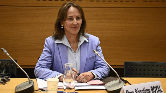 L'ancienne ministre de l'Education, Ségolène Royal, pose avant son audition devant la commission d'enquête sur le contrôle de l'Etat et la prévention de la violence à l'école à l'Assemblée nationale à Paris le 20 mai 2025.