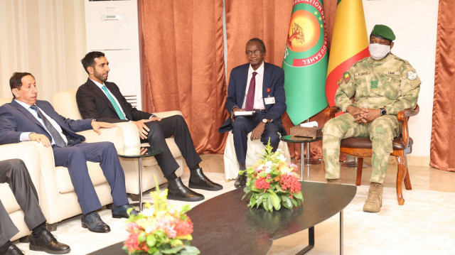 Le Président de la Transition, Son Excellence le Général d’Armée Assimi GOITA, a accordé, le 20 mai 2025, une audience à Son Excellence Sheikh Shakhboot Bin Nahyan Al NAHYAN, Ministre d'État au ministère des Affaires étrangères des Émirats Arabes Unis, en visite officielle au Mali.