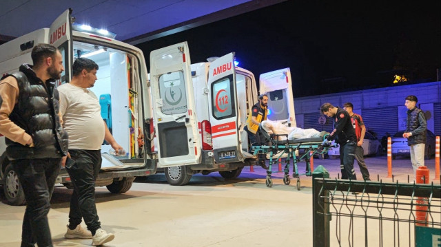 Yaralılar ilk müdahalelerinin ardından hastaneye kaldırıldı.