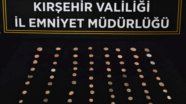3 farklı operasyonda, Roma, Helenistik ve Selçuklu dönemlerine ait olduğu değerlendirilen, aralarında sikke, kolye, madalyonun yer aldığı toplam 151 obje ele geçirildi.