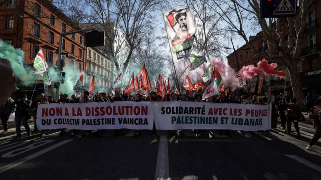Quelque 250 personnes participent à une manifestation pour protester contre la dissolution prévue de l'association locale pro-palestinienne "Collectif Palestine vaincra", à Toulouse, dans le sud de la France, le 1er février 2025.