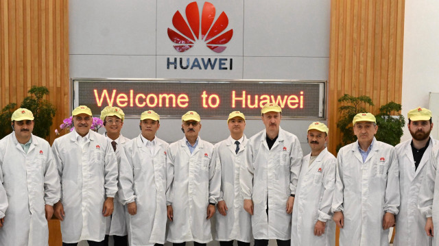 Ulaştırma ve Altyapı Bakanı Uraloğlu, Çin'deki temasları kapsamında Huawei'in 5G üretim tesisini ziyaret etti