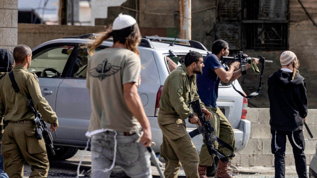 اعتداءات مستوطنين إسرائيليين تهجِّر الفلسطينيين من تجمع بدوي بالضفة