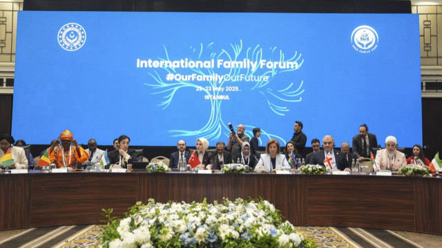 Family and Social Services Minister Mahinur Özdemir Göktaş (C) speaks at the forum, Istanbul, Türkiye, May 22, 2025. (AA Photo)