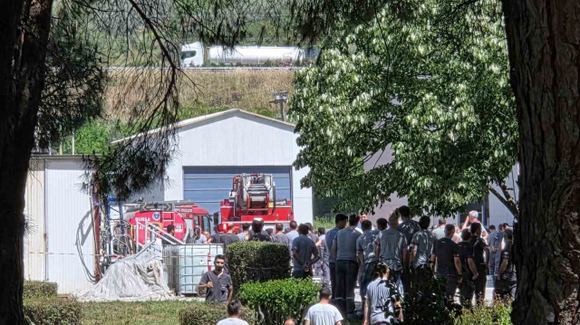 Bursa'da Sirena Marine yat fabrikasında çıkan yangın paniğe sebep oldu.
