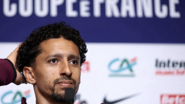 Le défenseur brésilien du Paris Saint-Germain, Marquinhos, s'exprime devant les médias lors d'une conférence de presse à Poissy, à l'ouest de Paris, le 23 mai 2025.
