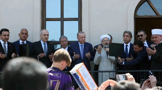 الرئيس أردوغان يفتتح مسجدا تاريخيا بإسطنبول بعد ترميمه