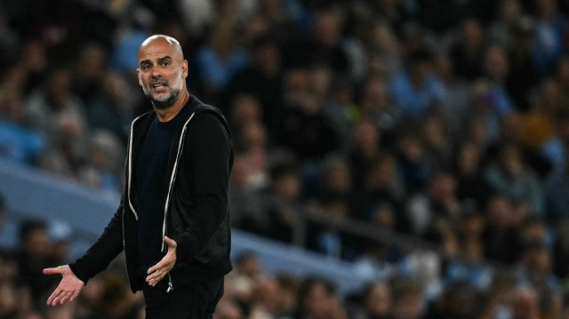 L'entraîneur espagnol de Manchester City, Pep Guardiola, réagit lors du match de football de Premier League anglaise entre Manchester City et Bournemouth, disputé au stade Etihad à Manchester, dans le nord-ouest de l'Angleterre, le 20 mai 2025.