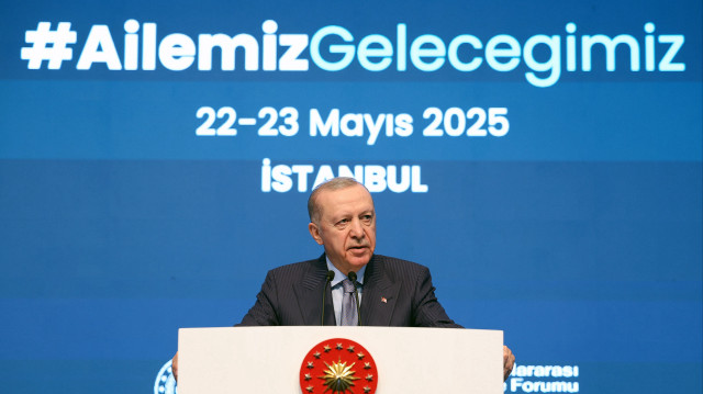Le président turc Recep Tayyip Erdoğan prononce un discours lors du Forum International de la Famille, organisé à Istanbul les 22 et 23 mai 2025, sous le slogan "#AilemizGelecegimiz" (Notre famille, notre avenir).