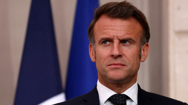 Le président français Emmanuel Macron assiste à la signature d'une lettre d'intention au palais présidentiel de l'Élysée, à Paris, le 23 mai 2025.