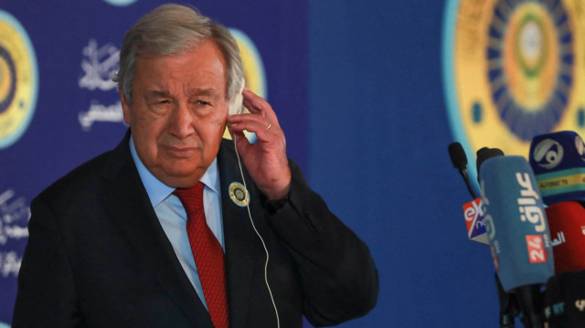 Le Secrétaire général des Nations Unies, Antonio Guterres, donne une conférence de presse en marge du 34ème sommet de la Ligue arabe à Bagdad, le 17 mai 2025.
