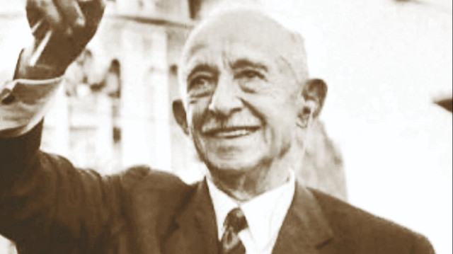 Harp Akademileri'nde eğitim veren ABD'li askerler darbeden önce İsmet İnönü'ye "Gidişattan biz de rahatsızız. İnönü'nün bir şey planladığından ABD'nin haberi var. Rahat olsun" mesajları gönderdi.