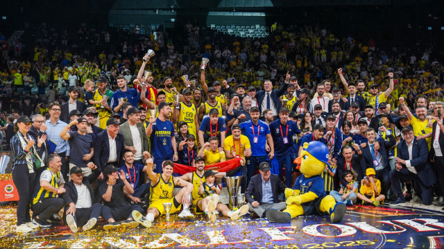 Fenerbahçe Beko'nun zafer pozu.