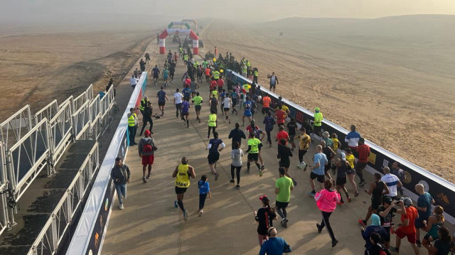 نصف ماراثون الأهرام.. الجري وسط إحدى عجائب الدنيا بمصر