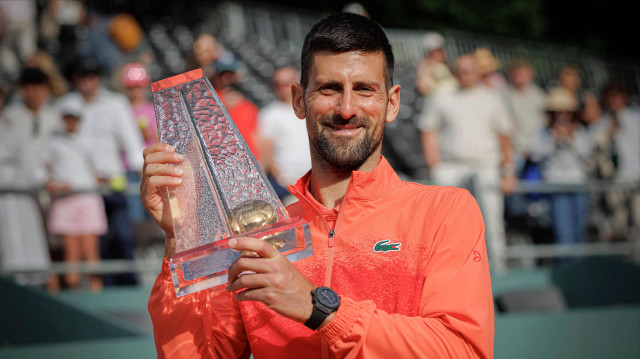 Djokovic, art arda 20 yıl boyunca turnuva kazanmayı başaran ilk tenisçi olarak tarihe geçti.