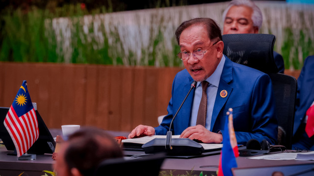 Anwar Ibrahim, Prime Minister of Malaysia is giving his opening remarks during the first plenary session for the 46th ASEAN Summit, in Kuala Lumpur, Malaysia on 26 May, 2025. (AA)