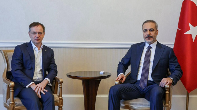 Turkish Foreign Minister Hakan Fidan (R) and Russian presidential aide Vladimir Medinsky (L)