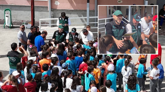 Etkinlik sonunda, minik izleyicilere günün anısına hediyeler verildi.