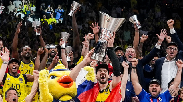 Basketbol THY Avrupa Ligi Dörtlü Final organizasyonunun şampiyonluk maçında Fenerbahçe Beko ile Monaco takımları, Birleşik Arap Emirlikleri'nin başkenti Abu Dabi'deki Etihad Arena'da karşılaştı. Rakibini 81-70 yenerek şampiyon olan Fenerbahçe Beko, maçtan sonra düzenlenen törenle kupasını aldı. Maç sonu Fenerbahçe Beko oyuncuları sevinç yaşadı.