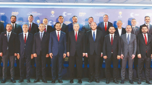 Cumhurbaşkanı Tayyip Erdoğan, İstanbul Kongre Merkezi'nde düzenlenen "Her Mahallesiyle İstanbul Programı"na katıldı.