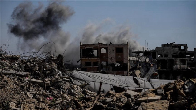 مقتل 4 فلسطينيين وإصابة 15 آخرين بقصف إسرائيلي استهدف منزلا بغزة