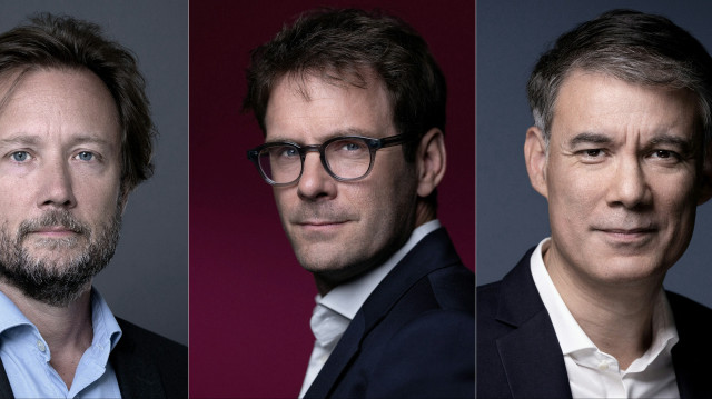 Cette combinaison d'images créée le 22 mai 2025 montre (de gauche à droite) le président du groupe parlementaire du Parti socialiste français (PS), Boris Vallaud, posant lors d'une séance photo à Paris le 28 août 2023, le maire de Rouen, Nicolas Mayer-Rossignol (PS) posant lors d'une séance photo à Paris, le 20 mai 2025 et le Premier secrétaire du Parti socialiste français de gauche (PS) et député Olivier Faure posant lors d'une séance photo à Paris le 12 janvier 2023. 