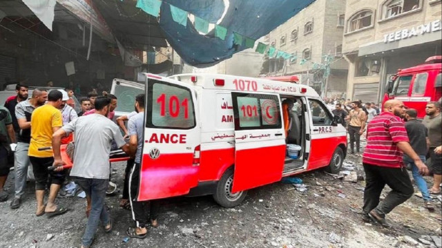 الهلال الأحمر يجلي جرحى وطواقم طبية من مستشفيين شمال غزة