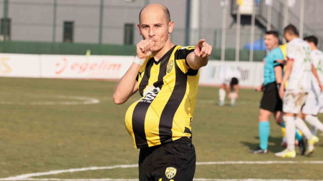 Muhammed Raşit Şahingöz, geçtiğimiz sezon İzmir ekibiyle toplam 30 maça çıktı ve 2 kez fileleri sarstı.