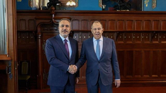 Turkish Foreign Minister Hakan Fidan (R) and Russian Foreign Minister Sergey Lavrov (L)