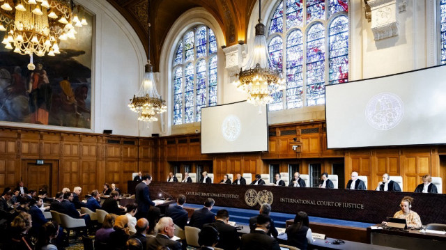 Une vue générale montre les membres de la Cour internationale de justice (CIJ) et les participants au troisième jour des audiences d'une semaine à la CIJ sur les obligations d'Israël envers les agences de l'ONU fournissant de l'aide aux Palestiniens à Gaza, à La Haye, le 30 avril 2025.