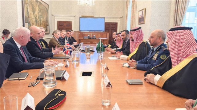 وزيرا الدفاع السعودي والبريطاني يبحثان تطوير التعاون العسكري
